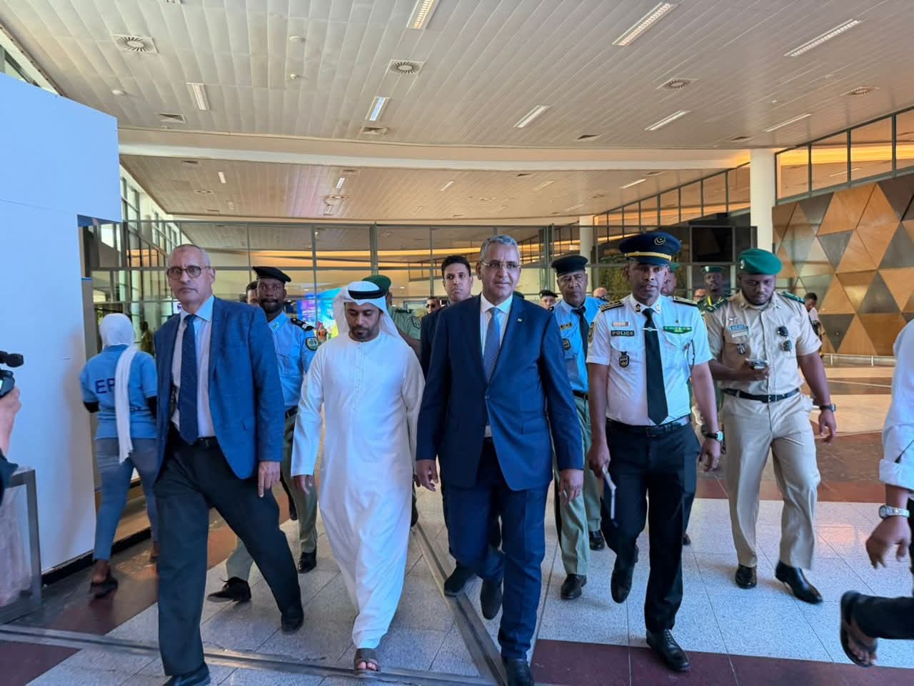 المدير العام للطيران المدني يشرف على افتتاح فضاء استقبال جديد بمطار أم التونسي