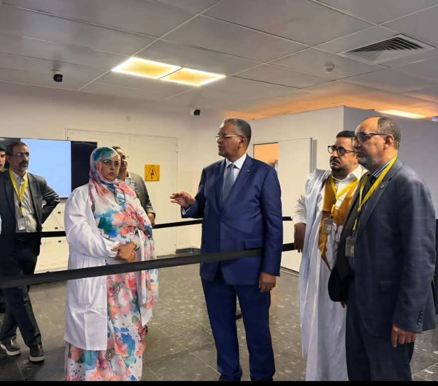 المدير العام للطيران المدني يشرف على إطلاق إجراءات صحية احترازية بمطار أم التونسي