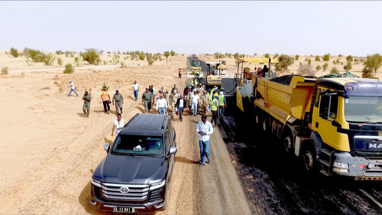 وزير التجهيز و النقل يتفقد أشغال طريق باركيول – الصواطه