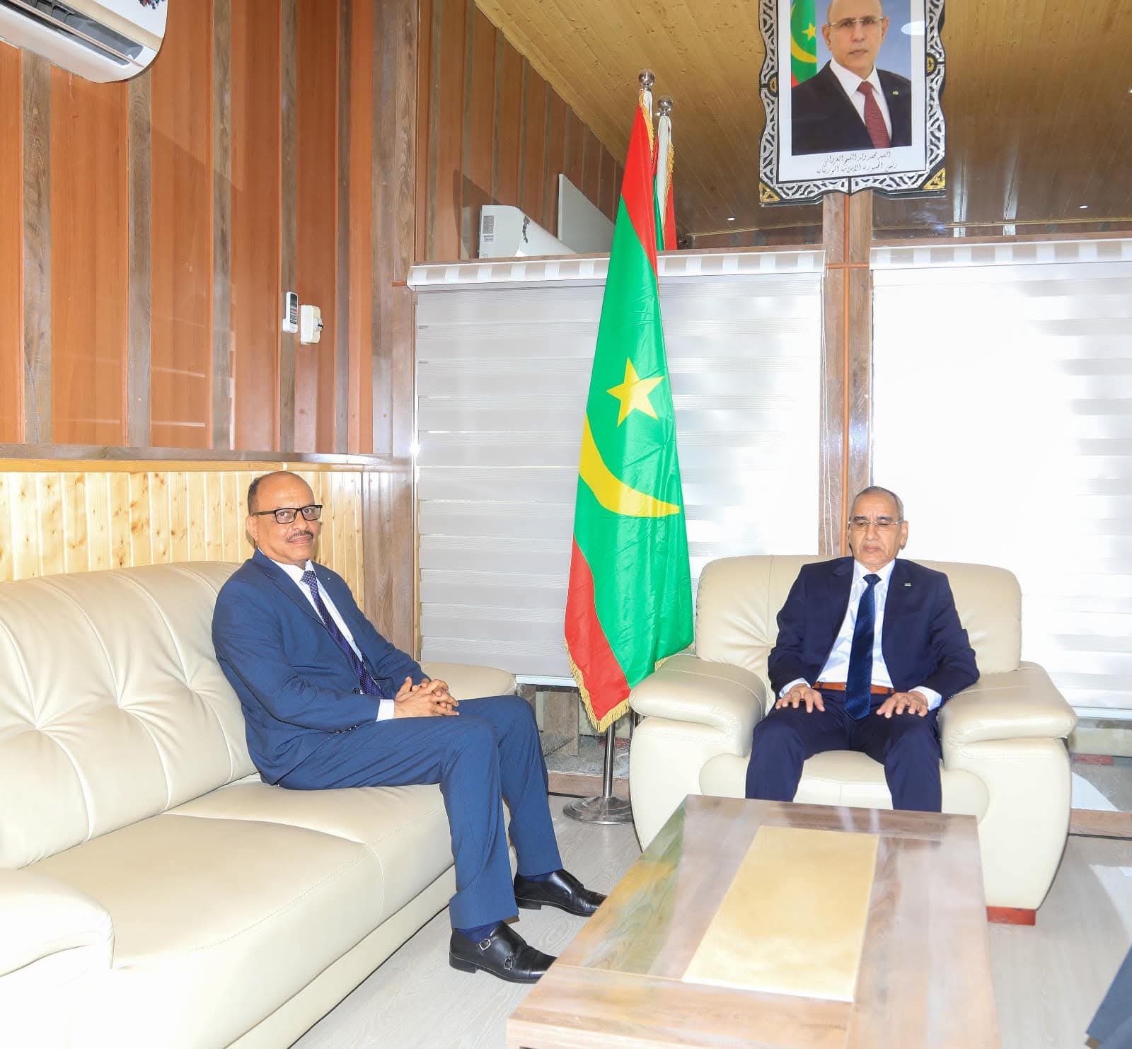 وزير الداخلية يبحث مع القائم بالأعمال السوداني تعزيز التعاون المشترك