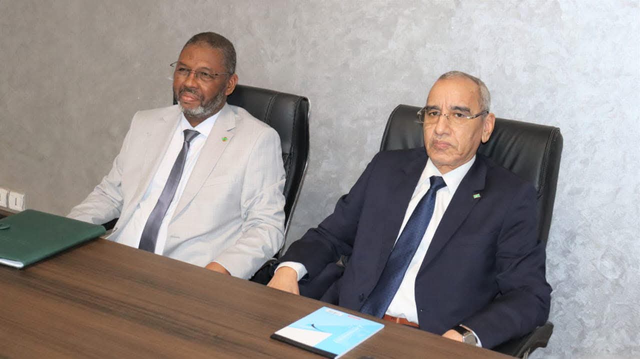 وزير الداخلية يترأس اجتماعا في الوزارة برؤساء الجهات