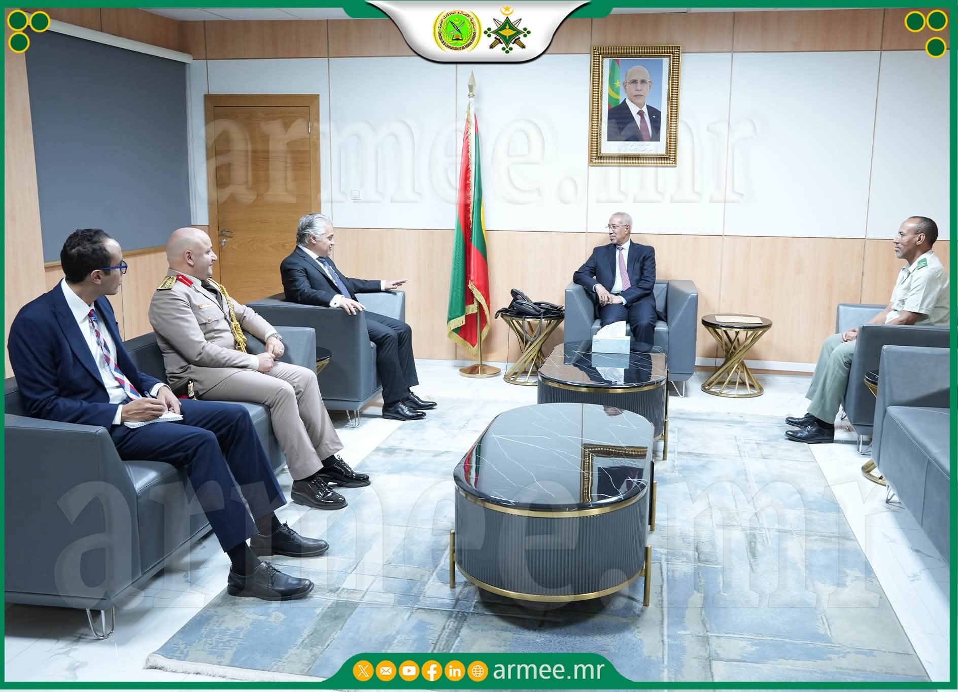 وزير الدفاع يبحث مع السفير المصري تعزيز التعاون العسكري