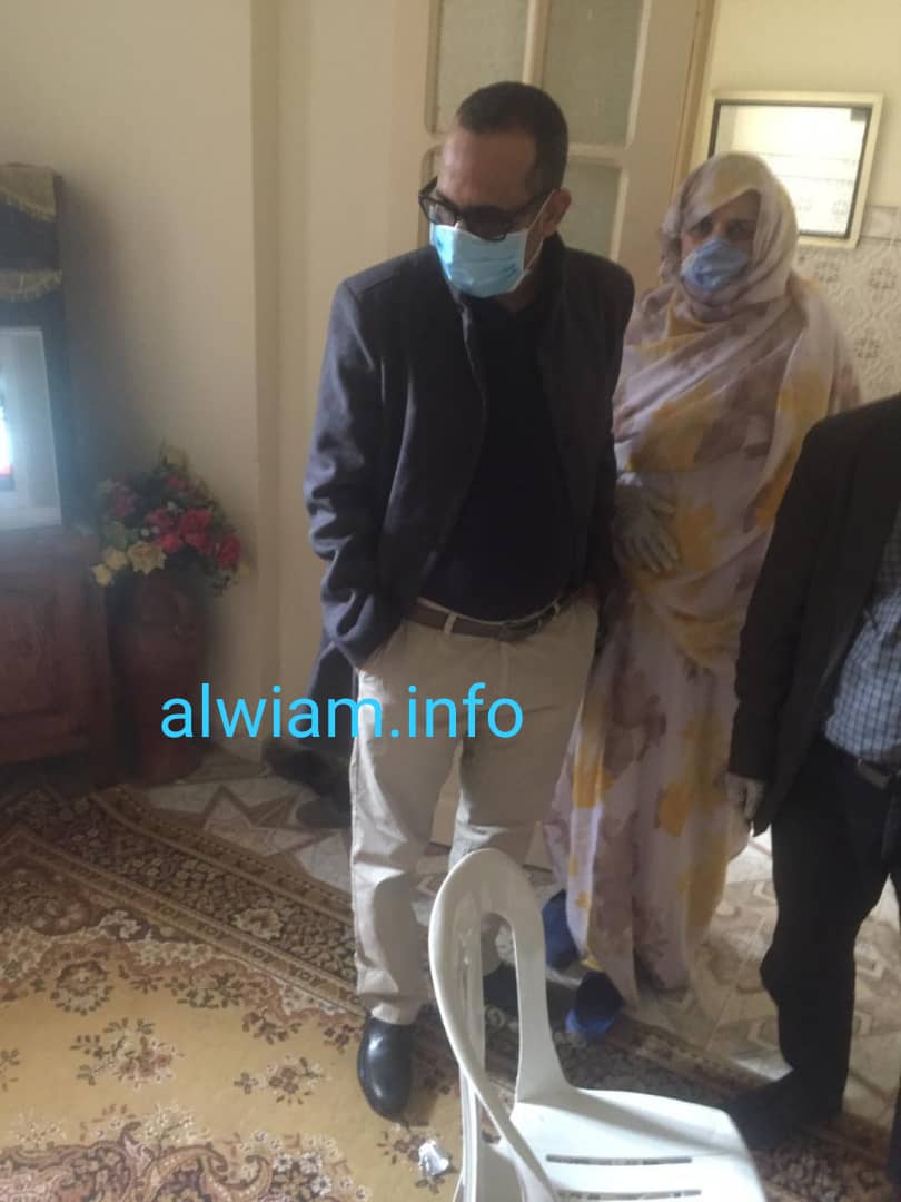 سعادة السفير دمان ولد همر، في زيارة لإحدى العائلات في تونس