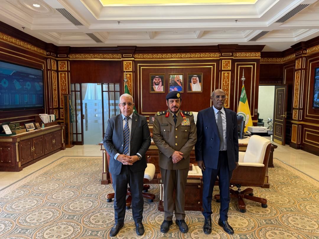 في إطار مشاركته في المؤتمر العالمي للدفاع بالرياض المندوب العام للأمن المدني يلتقي نظيره السعودي