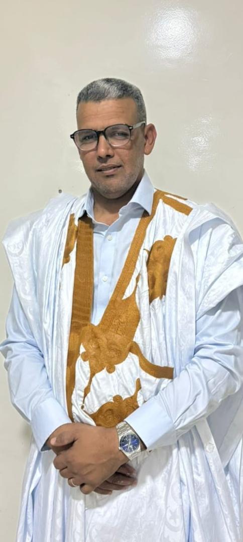 رئيس نادي FM للكرة الحديدية بنواذيبو أحمد باب ولد السويلم يعزي في فاة محمد ولد ابنون رئيس نادي الكرة الحديدية لأحياء نواذيبو