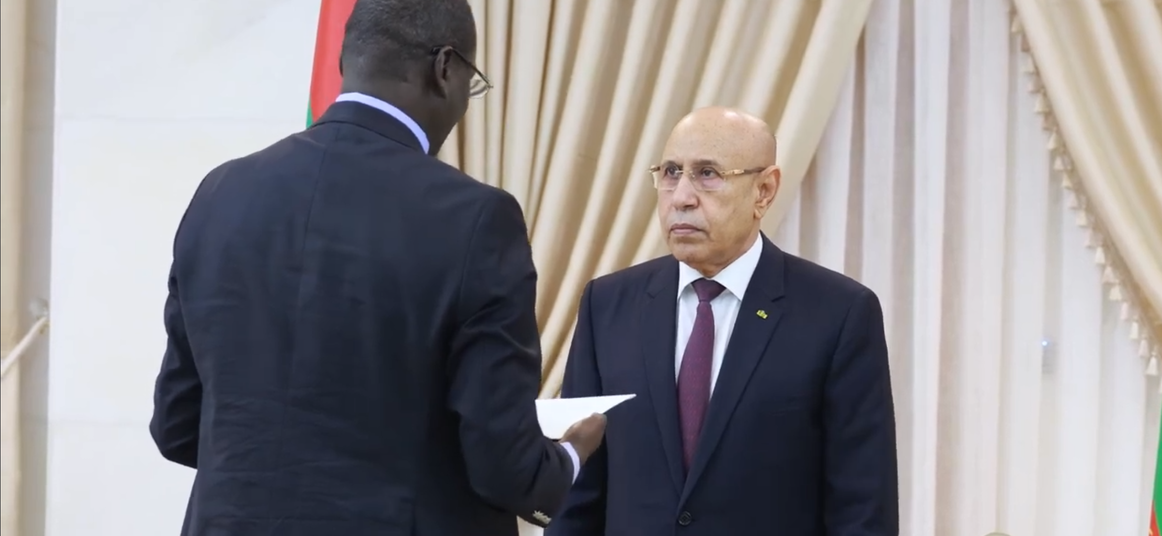 فيديو.. الرئيس يستقبل بالقصر الرئاسي وزير الطاقة والنفط السينغالي