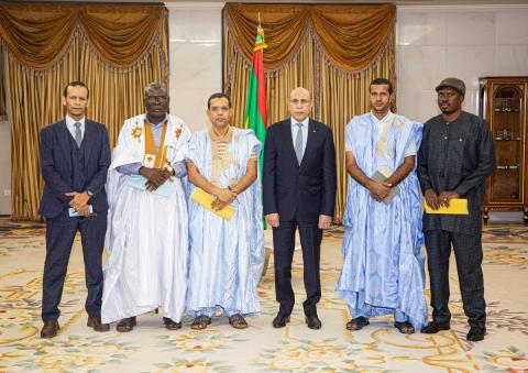 رئيس الجمهورية مع مناديب المؤسسات الصحفية بعد نهاية المقابلة