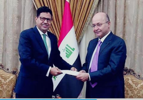 الدبلوماسي الموريتاني مع الرئيس العراقي